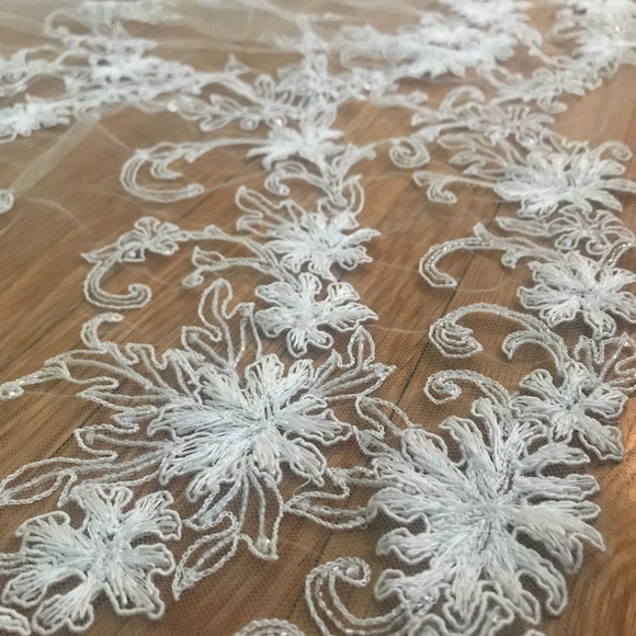 Gorgeous Beaded/Embellished Bridal Veil - Picture 1 of 6
